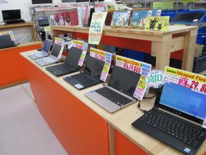 写真：ゲーミングデスクトップパソコン